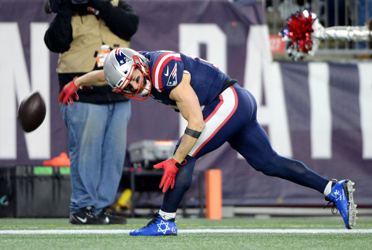 Julian Edelman denounces anti-Semitism, invites DeSean Jackson to