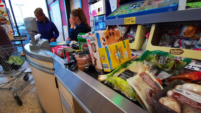 Aldi checkout line