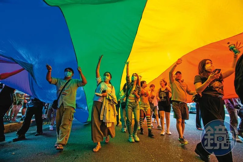 一年一度的同志大遊行上週六登場，同性婚姻議題再度遭到關注。