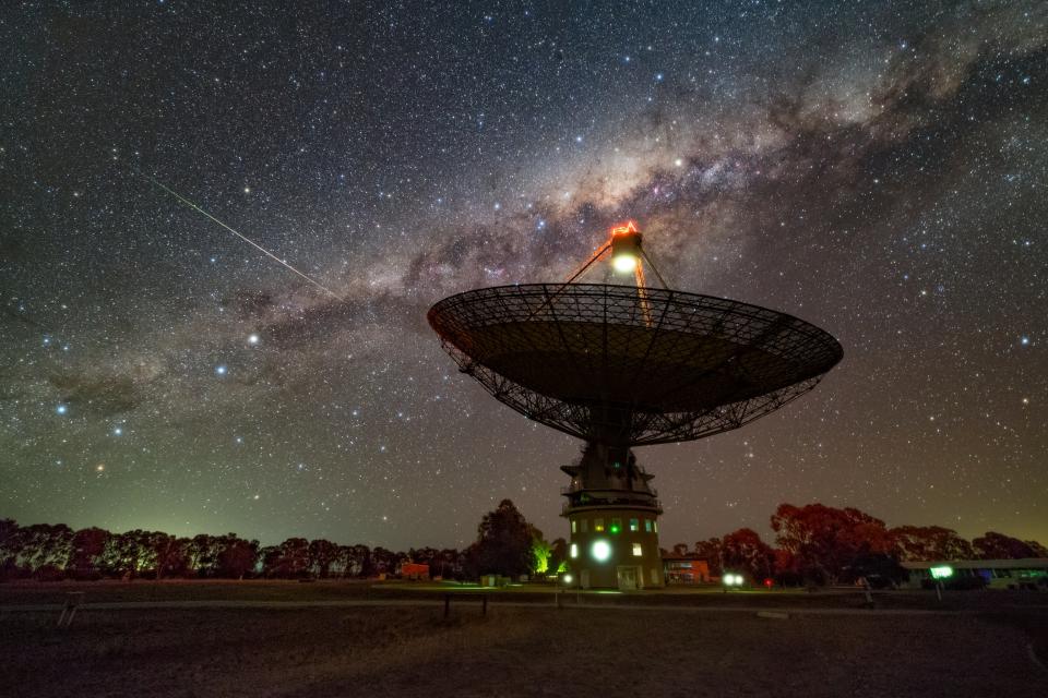 The Parkes radio telescope beneath the Milky Way