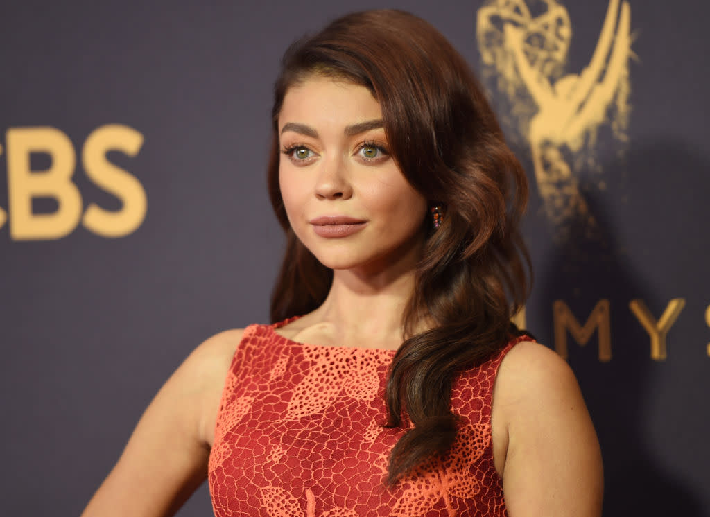 Sarah Hyland’s peek-a-boo midriff cutout is the perfect dress detail for the 2017 Emmys