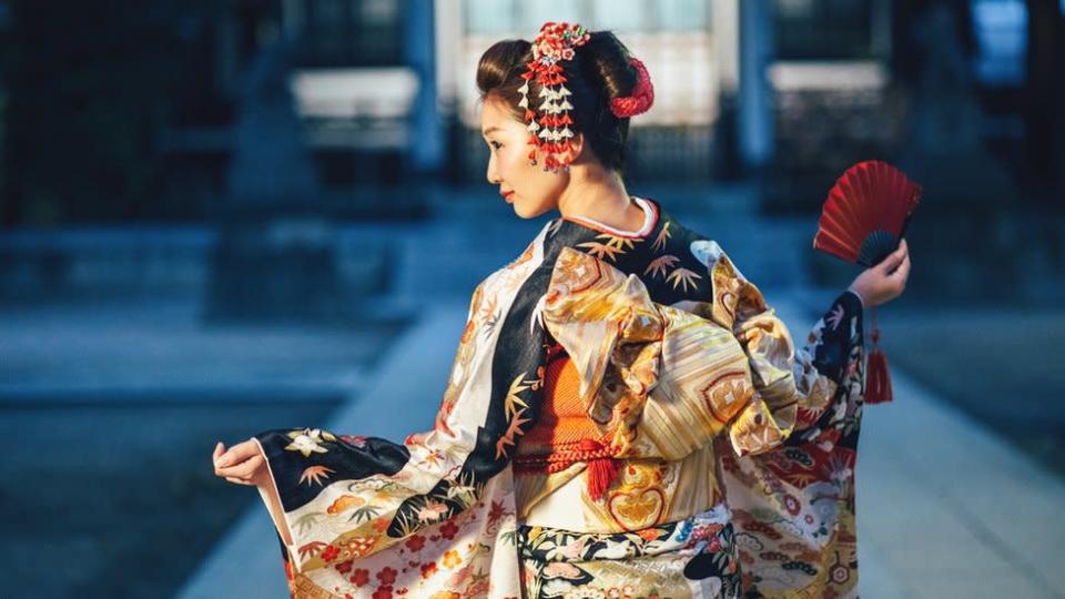 Mujer vestida con kimono.