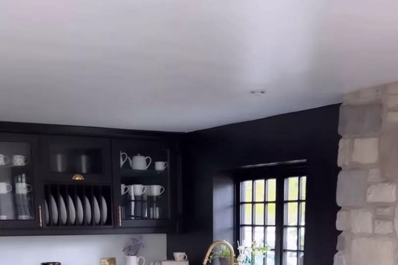 Stacey's show off new black kitchen cupboards