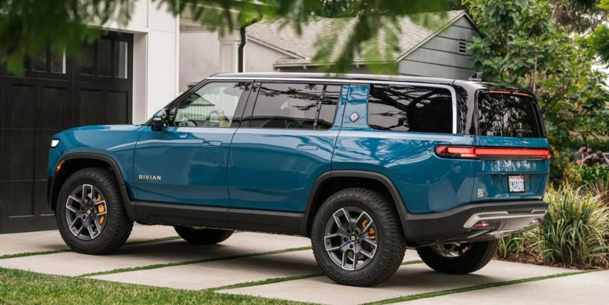 2022 rivian r1s