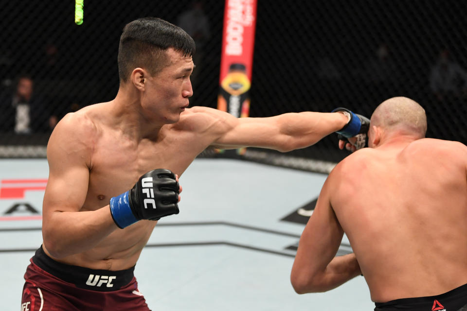 ABU DHABI, UNITED ARAB EMIRATES - OCTOBER 18:  (L-R) ‘The Korean Zombie’ Chan Sung Jung punches Brian Ortega in their featherweight bout during the UFC Fight Night event inside Flash Forum on UFC Fight Island on October 18, 2020 in Abu Dhabi, United Arab Emirates. (Photo by Josh Hedges/Zuffa LLC via Getty Images)