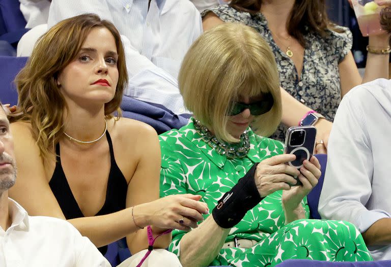 Mientras Emma Watson se concentró en el partido, Anna Wintour decidió tomar su teléfono e inmortalizar algún que otro revés. Las celebridades fueron parte del público que disfrutó de uno de los partidos del Abierto de Estados Unidos
