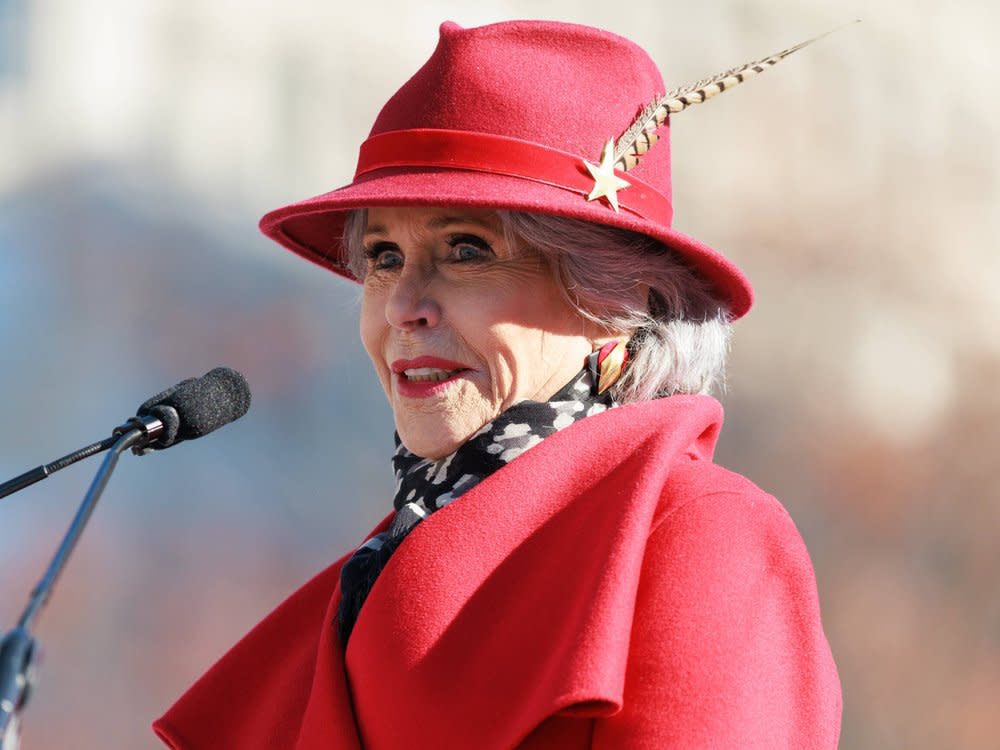 Jane Fonda spricht bei einer Kundgebung in Washington D.C. (Bild: imago/NurPhoto)