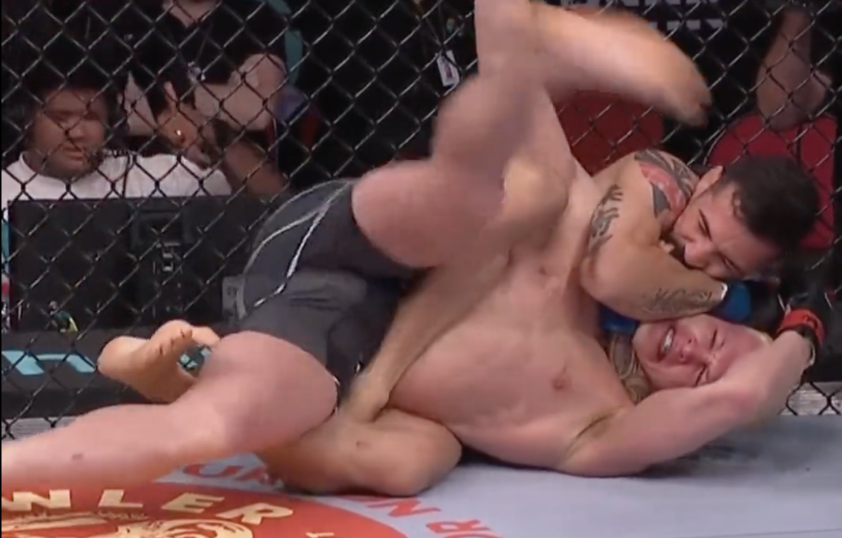 Gabriel Miranda squeezes the flailing Shane Young unconscious in 59 seconds