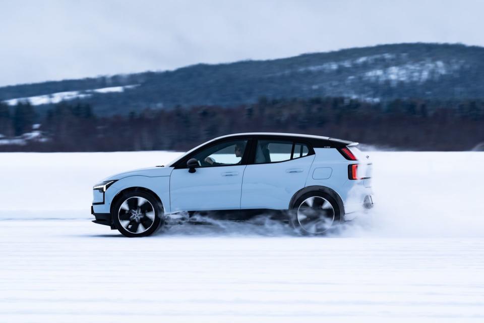 2025 volvo ex30 ev