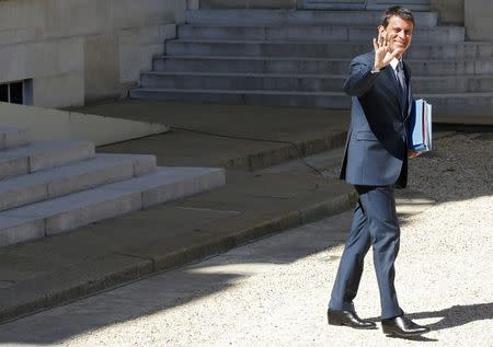 French Prime Minister Manuel Valls waves as he leavesc the cabinet meeting at the Elysee Palace in Paris, France, August 22, 2016. REUTERS/Pascal Rossignol