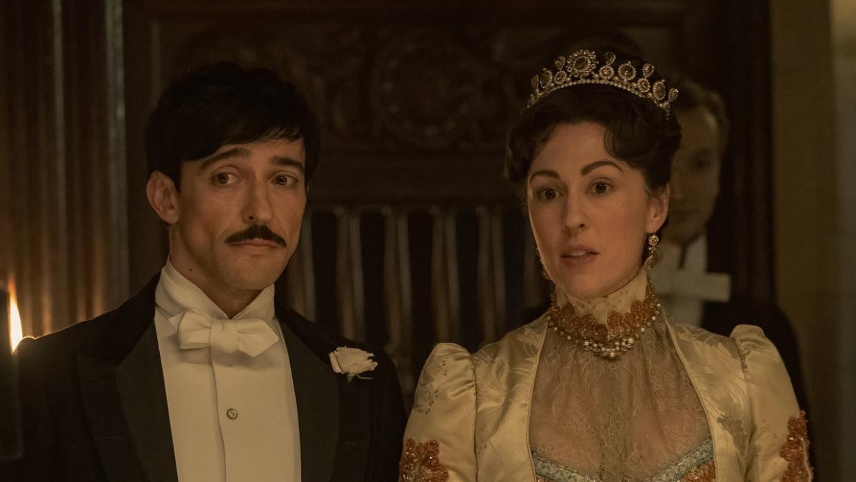  Blake Ritson and Kelley Curran in The Gilded Age. 