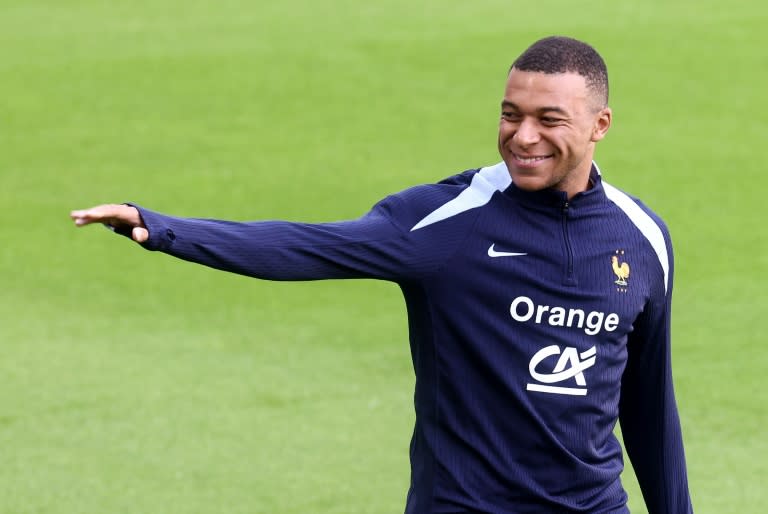 Kylian Mbappé durante un entrenamiento de la selección francesa en Paderborn (oeste de Alemania), el 13 de junio de 2024 (FRANCK FIFE)