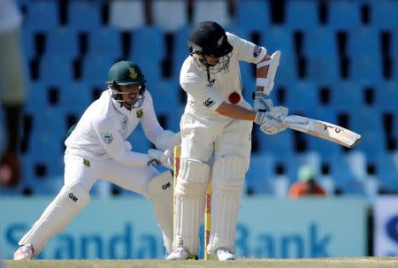 Cricket - New Zealand v South Africa - second cricket test match - Centurion Park, Centurion, South Africa - 30/8/2016. New Zealand's BJ Watling is hit by a ball as South Africa's wicketkeeper Quinton de Kock looks on. REUTERS/Siphiwe Sibeko