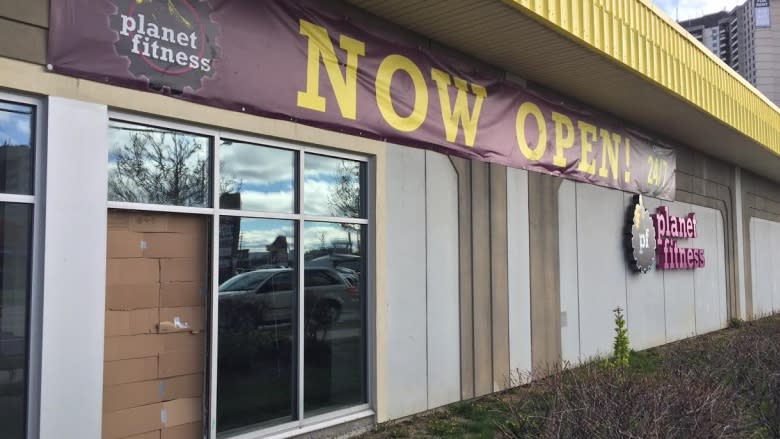 Shooting believed to be targeted shatters window at Planet Fitness gym in Toronto