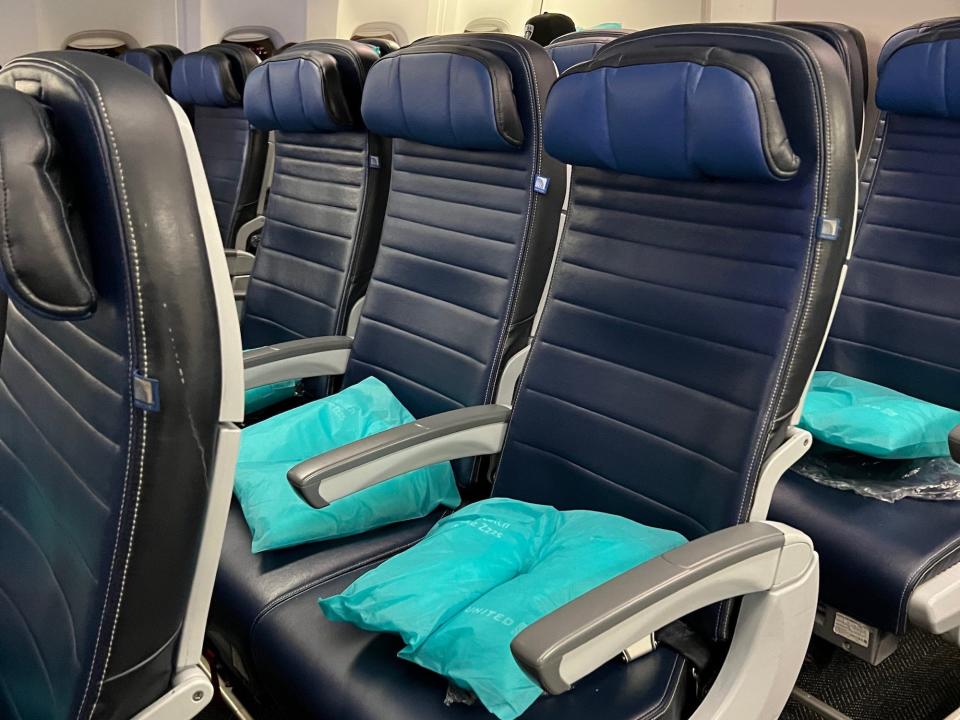 United Airlines Boeing 767 seats.