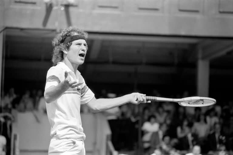 El 22 de junio de 1981, John McEnroe, durante la primera ronda de Wimbledon vs. Tom Gullikson, cuando tuvo el famoso ataque de furia contra el umpire Ted James.