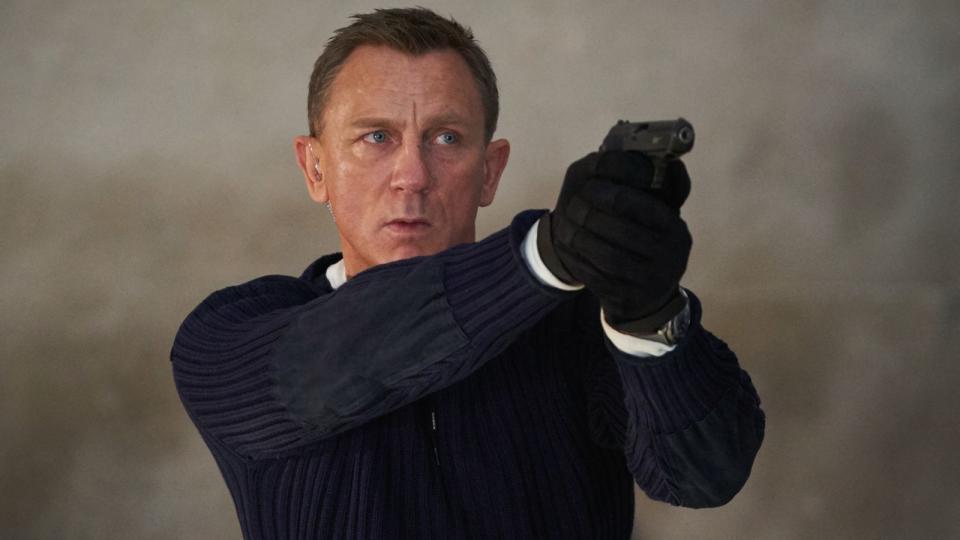 "Keine Zeit zu sterben", der vermutlich letzte Film mit Daniel Craig als James Bond, soll im Herbst endlich in die Kinos kommen. Klappt die angestrebte MGM-Übernahme durch Amazon, könnten die 007-Filme Zukunft nur noch auf Amazon Prime verfügbar sein. (Bild: Universal/Nicola Dove)