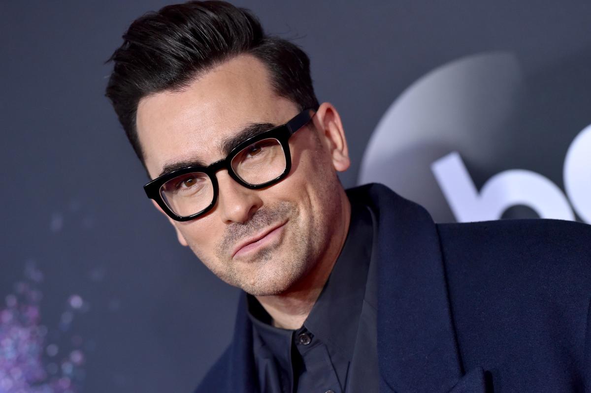 Dan Levy's Mom Has 'Just 7 Words' for His Childhood Bullies