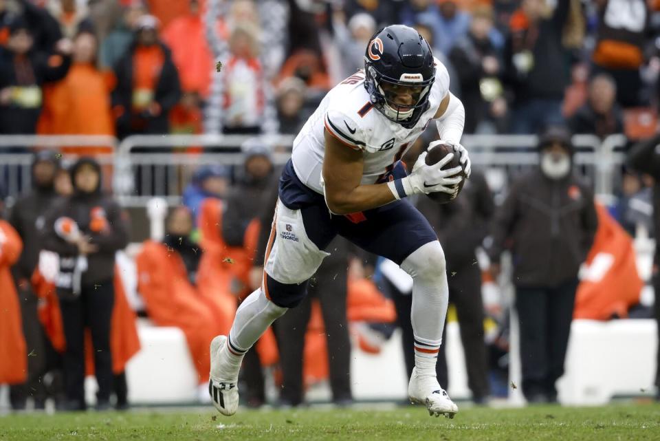 Chicago Bears quarterback Justin Fields (1) runs against the Cleveland Browns.