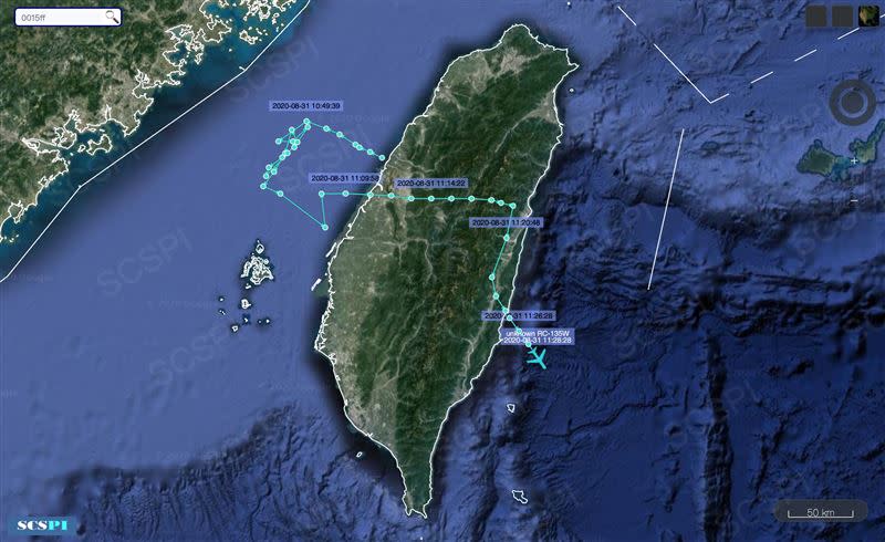 1架美軍RC-135W電子偵察機疑似台灣中部現蹤，穿越台灣返航（圖／翻攝自南海戰略態勢感知）