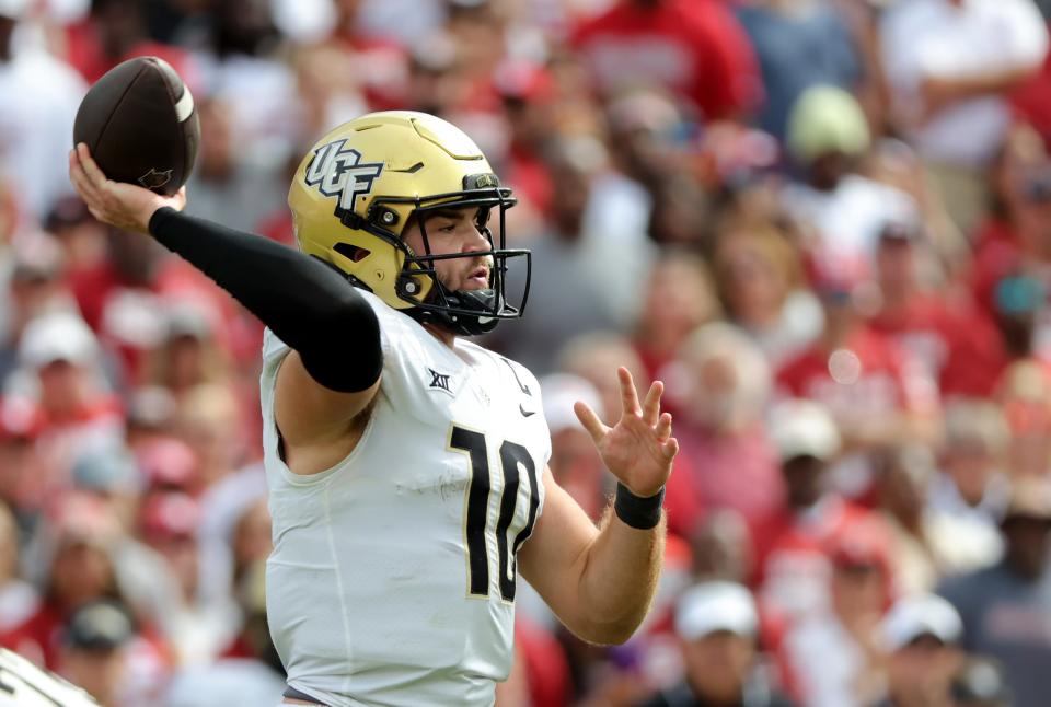 UCF's John Rhys Plumlee (10) throws a pass in the second half of the college football game between the University of Oklahoma Sooners and the University of Central Florida Knights at Gaylord Family Oklahoma-Memorial Stadium in Norman, Okla., Saturday, Oct., 21, 2023.