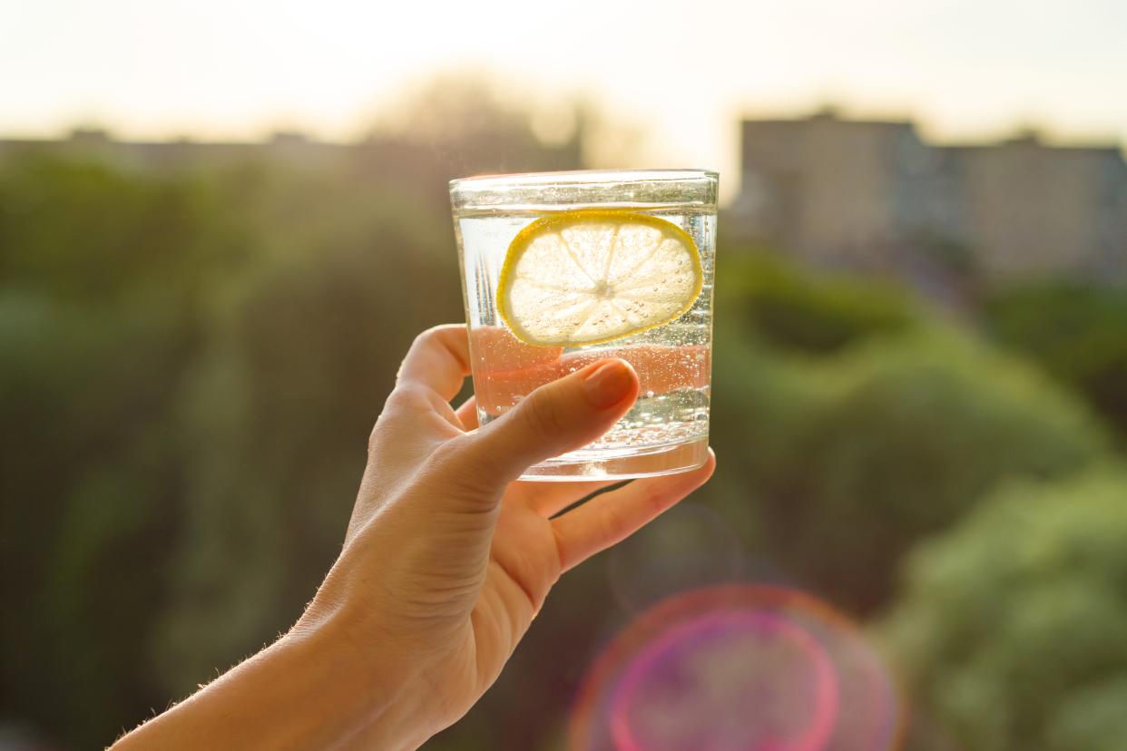 Is lemon water good for you? Here's what experts say. (Photo: Getty Creative)