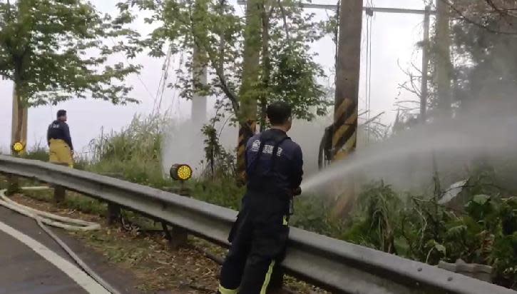 快新聞／阿里山達邦公路旁森林失火！ 消防交管灌救「估20時排除」