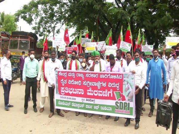 SDPI members protesting in Shivamogga (Photo/ANI)