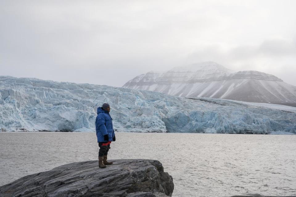 Glaciares en muchas partes del mundo se derriten y reducen a causa del cambio climático. (AP)