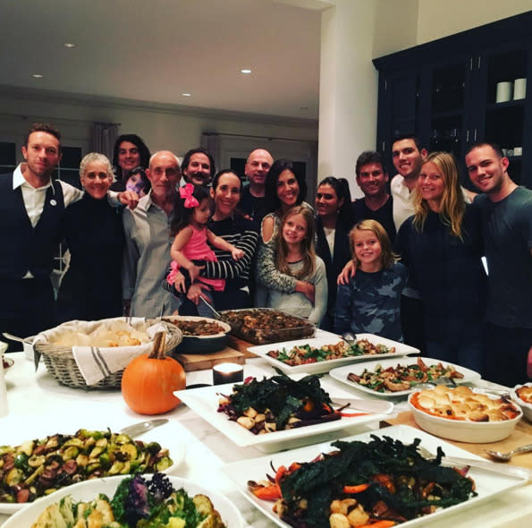 Gwyneth Paltrow, with her massive family, including kids Apple and Moses and ex-husband Chris Martin: “Happy Thanksgiving from us to you!” -@gwynethpaltrow