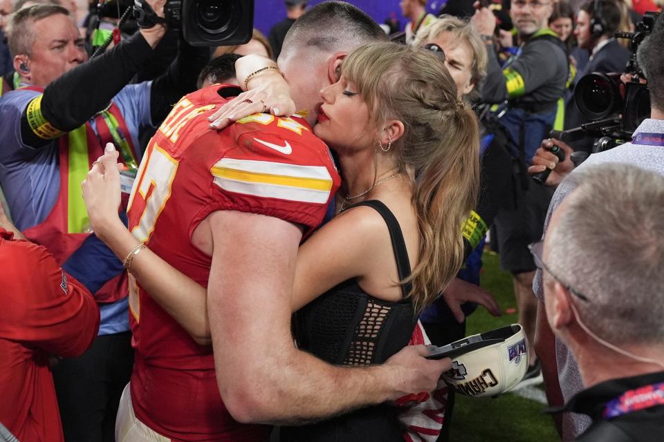 Taylor Swift embraces Kansas City Chiefs tight end Travis Kelce after the NFL Super Bowl 58 football game against the San Francisco 49ers, Sunday, Feb. 11, 2024, in Las Vegas. The Chiefs won 25-22. (AP Photo/John Locher)