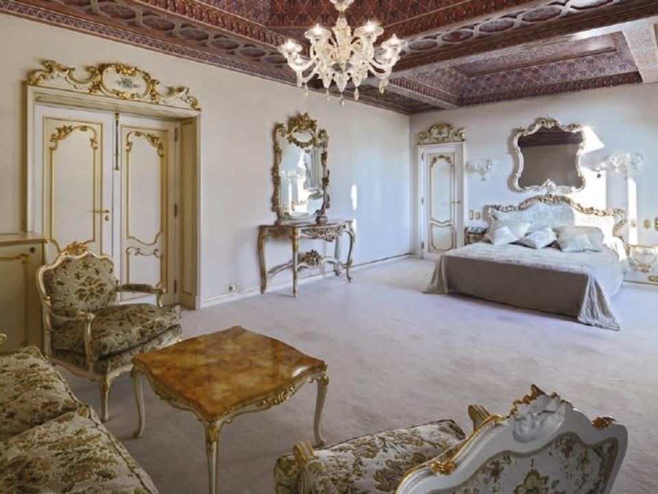 Château d'Armainvilliers bedroom