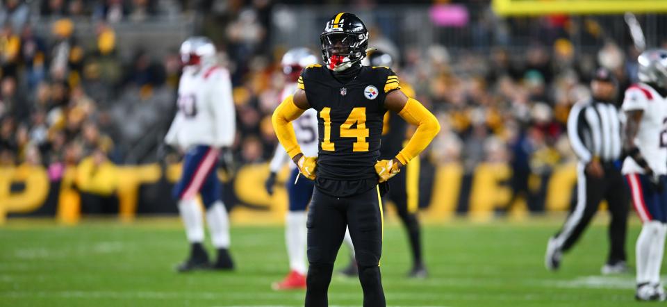 PITTSBURGH, PENNSYLVANIA – DECEMBER 07: ide receiver <a class="link " href="https://sports.yahoo.com/nfl/players/34007" data-i13n="sec:content-canvas;subsec:anchor_text;elm:context_link" data-ylk="slk:George Pickens;sec:content-canvas;subsec:anchor_text;elm:context_link;itc:0">George Pickens</a> (14) of the <a class="link " href="https://sports.yahoo.com/nfl/teams/pittsburgh/" data-i13n="sec:content-canvas;subsec:anchor_text;elm:context_link" data-ylk="slk:Pittsburgh Steelers;sec:content-canvas;subsec:anchor_text;elm:context_link;itc:0">Pittsburgh Steelers</a> looks on during the first half against the <a class="link " href="https://sports.yahoo.com/nfl/teams/new-england/" data-i13n="sec:content-canvas;subsec:anchor_text;elm:context_link" data-ylk="slk:New England Patriots;sec:content-canvas;subsec:anchor_text;elm:context_link;itc:0">New England Patriots</a> at Acrisure Stadium on December 07, 2023 in Pittsburgh, Pennsylvania. (Photo by Joe Sargent/Getty Images)