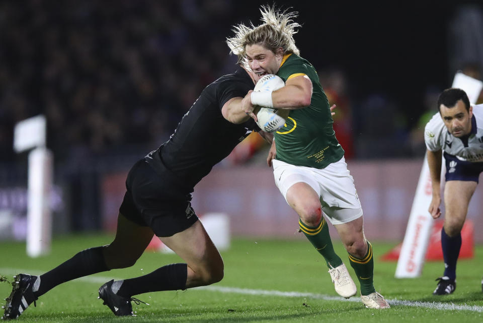 South Africa's Faf de Klerk, right, is tackled by New Zealand's Beauden Barrett during the Rugby Championship test match between the All Blacks and South Africa at Mt Smart Stadium in Auckland, New Zealand, Saturday, July 15, 2023. ( Aaron Gillions/Photosport via AP)