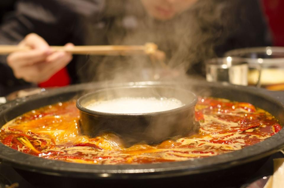 麻辣火鍋廣受歡迎，無形間助長川菜的發展。（圖／Pixabay）