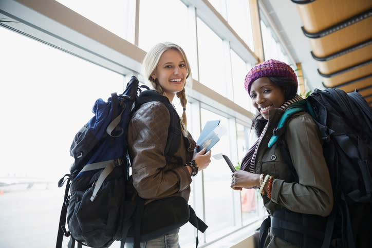 Si vas a viajar al extranjero, recuerda llevar todos los documentos necesarios. Foto: Hero Images/Getty Images