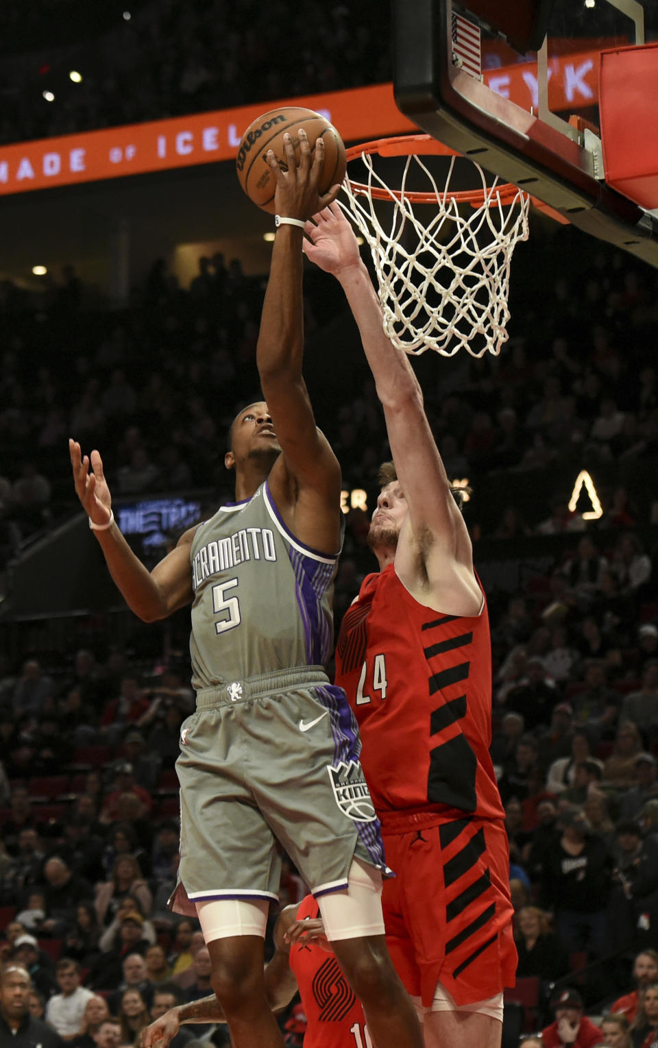 Portland Trail Blazers forward Drew Eubanks, right, blocks the shot of Sacramento Kings guard De'Aaron Fox, left, during the first half of an NBA basketball game in Portland, Ore., Wednesday, March 29, 2023. (AP Photo/Steve Dykes)