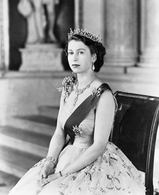 Queen in her crown, 1954