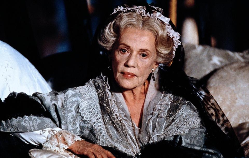 <p>Ihre letzten großen internationalen Kinoauftritt hatte Jeanne Moreau 1998 in dieser Romanze mit Drew Barrymore, die als Cinderella das Publikum verzauberte. Moreaus Output hatte sich bereits seit den 80er-Jahren stetig verringert und sie war in den letzten Jahren vornehmlich in kleineren französischen Produktionen zu sehen. </p>