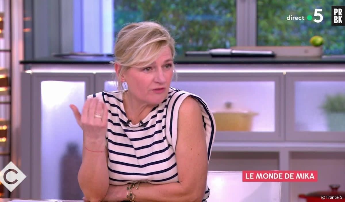 Vianney débarque par surprise pour Mika dans C à vous le mercredi 8 février 2023 sur France 5... - France 5