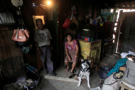 A family is pictured inside their home ahead of the November 26 presidential election in Tegucigalpa, Honduras, November 25, 2017. REUTERS Jorge Cabrera