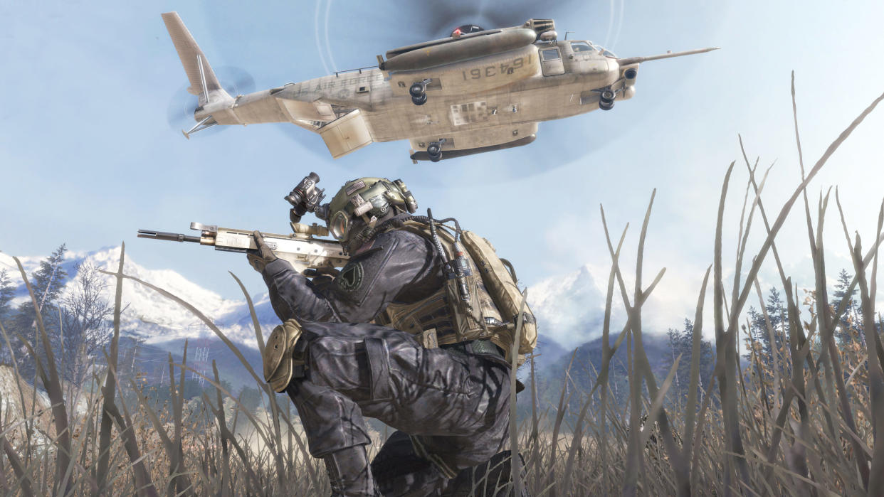  A solider and a helicopter in Modern Warfare 2. 