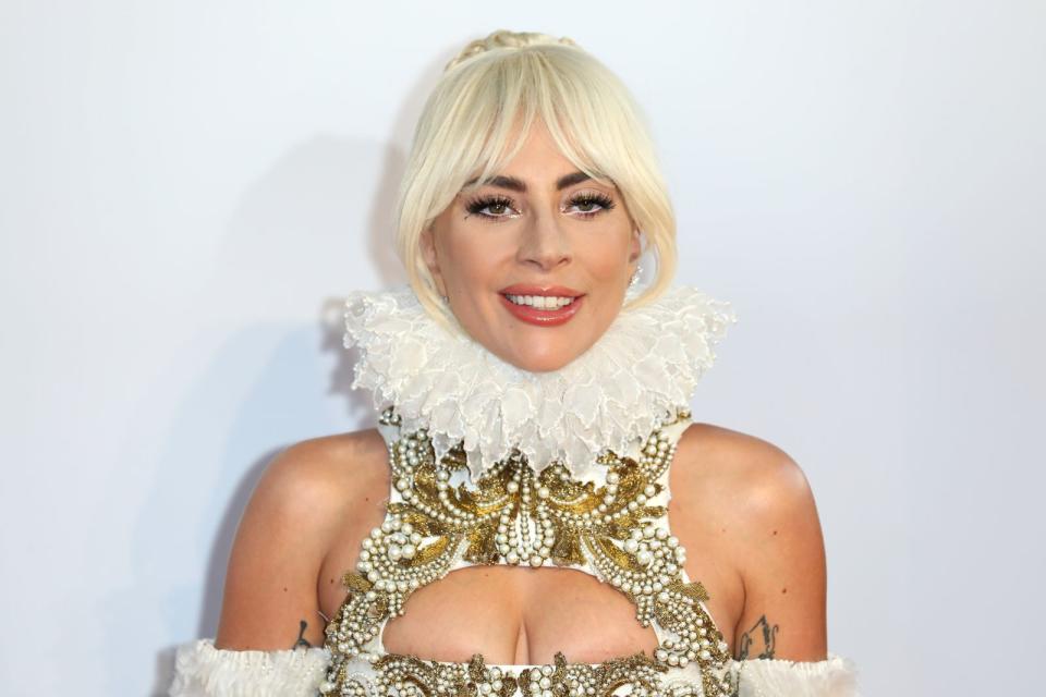 Ihr Künstlername ist angeblich auf den Queen-Song "Radio Gaga" zurückzuführen: Seit über zehn Jahren kennt man sie als Lady Gaga, geboren wurde die Sängerin aber als Stefani Joanne Angelina Germanotta. Und auch zahlreiche andere Musikstars legten ihren Geburtsnamen ab, wie unsere Bildergalerie zeigt ... (Bild: Tim P. Whitby/Getty Images)
