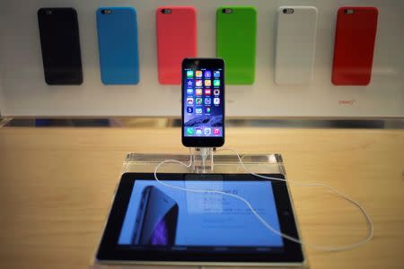 An iPhone 6 phone is seen on display at the Fifth Avenue Apple store on the first day of sales in Manhattan, New York September 19, 2014. REUTERS/Adrees Latif