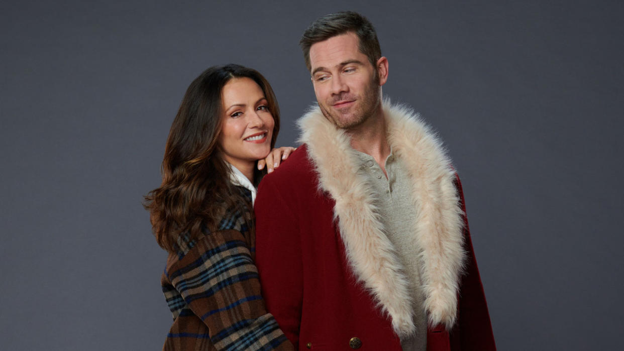  Italia Ricci and Luke Macfarlane for Hallmark's Catch me If You Claus. 