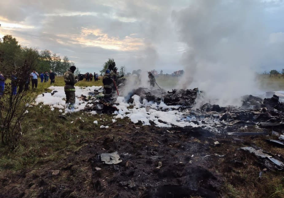 Dieses Foto soll die Absturzstelle eines Privatflugzeugs in der Region Twer zeigen (Bild: Uncredited/Investigative Committee of Russia/XinHua/dpa)