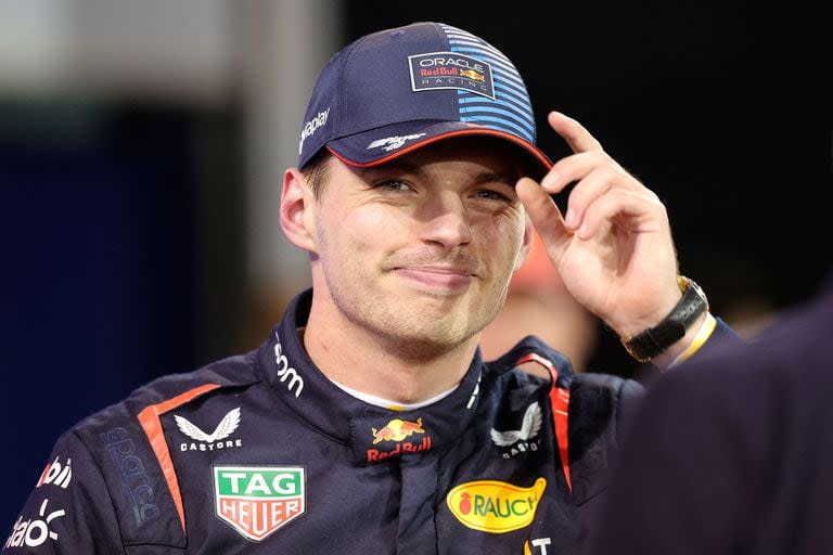 El gesto de felicidad de Max Verstappen, tras alcanzar en Baréin la pole position número 33 de toda su carrera; el neerlandés partirá desde el primer lugar en la primera competencia de la temporada de la Fórmula 1