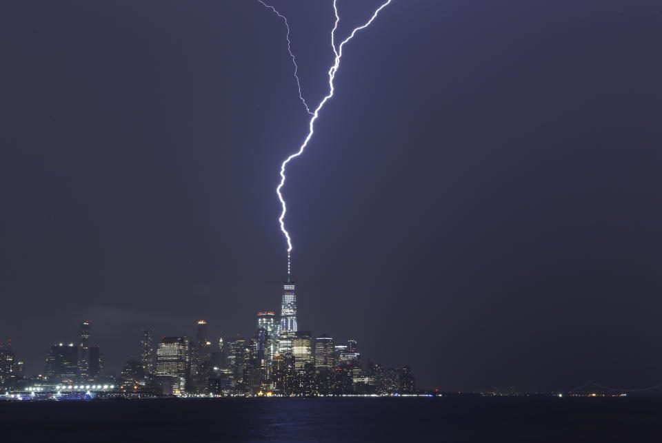 Pictures of the Week: Lightning strikes the Big Apple