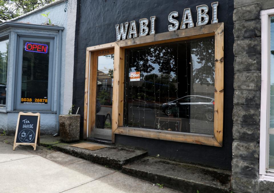 Wabi Sabi Tea ofrece una variedad de tés de hierbas de origen ético en su casa de té ubicada en 1215 Commercial St. SE el miércoles 1 de junio de 2022 en Salem, Oregon.