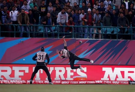 Cricket - Australia v New Zealand - World Twenty20 cricket tournament - Dharamsala, India, 18/03/2016. New Zealand's Mitchell Santner (R) dives unsuccessfully to catch the ball off the bat of Australia's Peter Nevill. REUTERS/Adnan Abidi